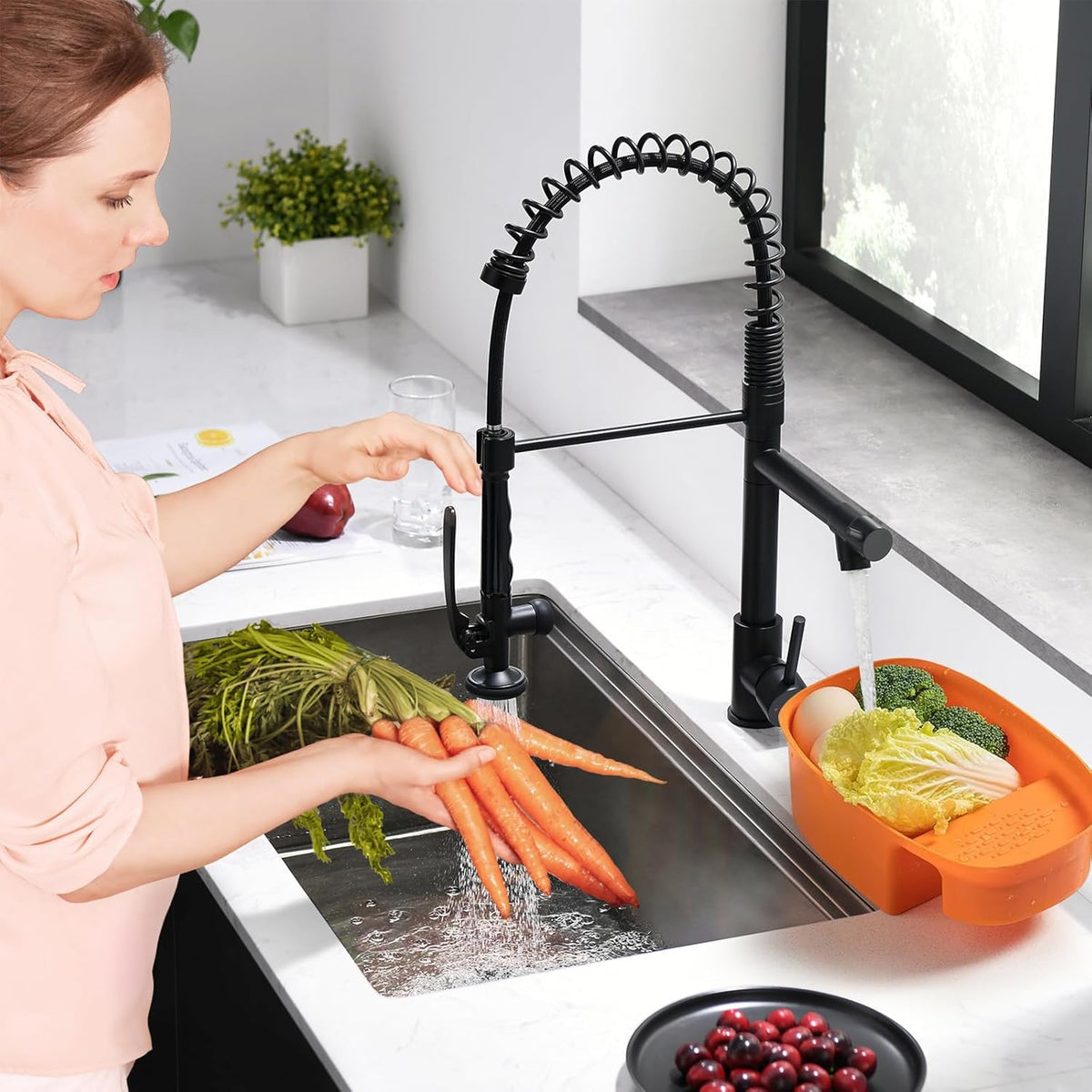 Fapully Black Kitchen Faucet,Commercial Pull Down Kitchen Sink Faucet with Sprayer